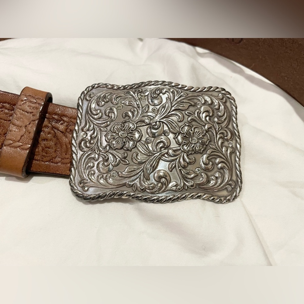 NWOT Guess genuine leather floral western buckle belt, tan, 37”x 1.5” orig $89+ - Picture 2 of 15